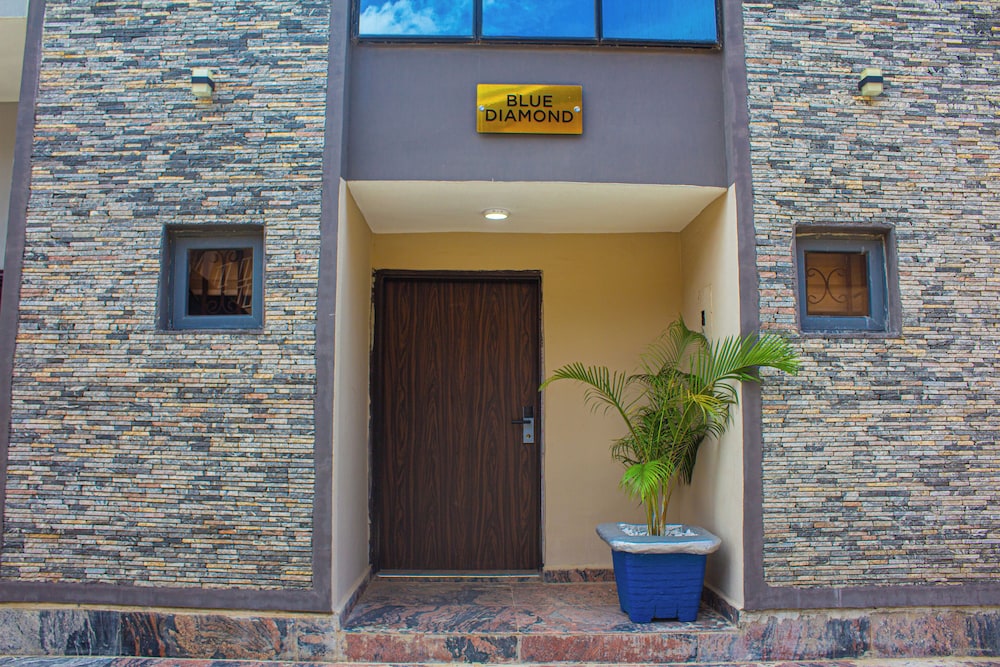 THE BLEVICK SUITES AND APARTMENTS