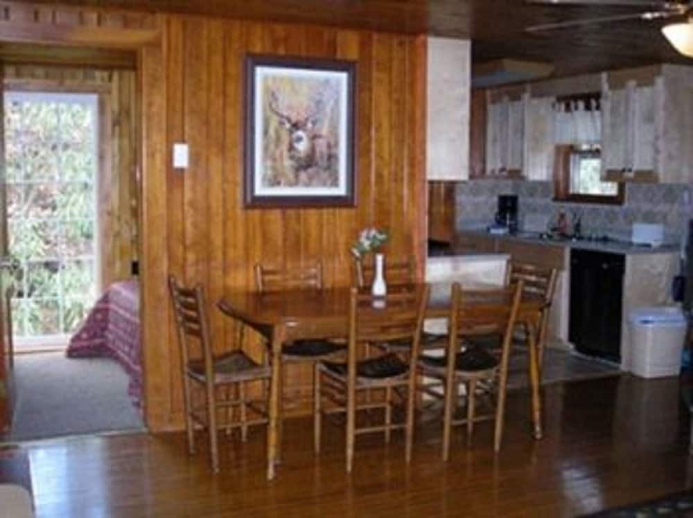 Cabins at Twinbrook Resort
