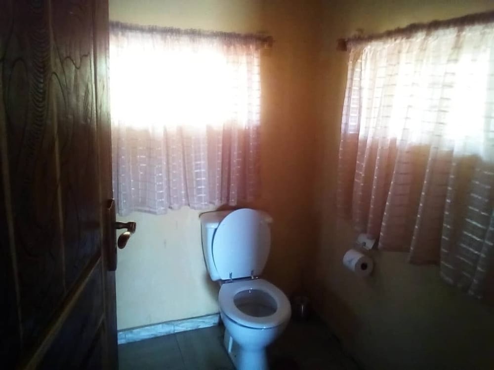 Mophy  Budget  Safari  Lagoon  Camp view 5