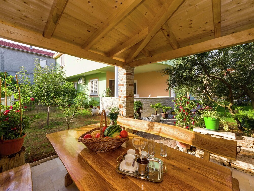 New Luxury Apartment With Nice Garden and Barbecue in a Quiet Area, Wifi view 2
