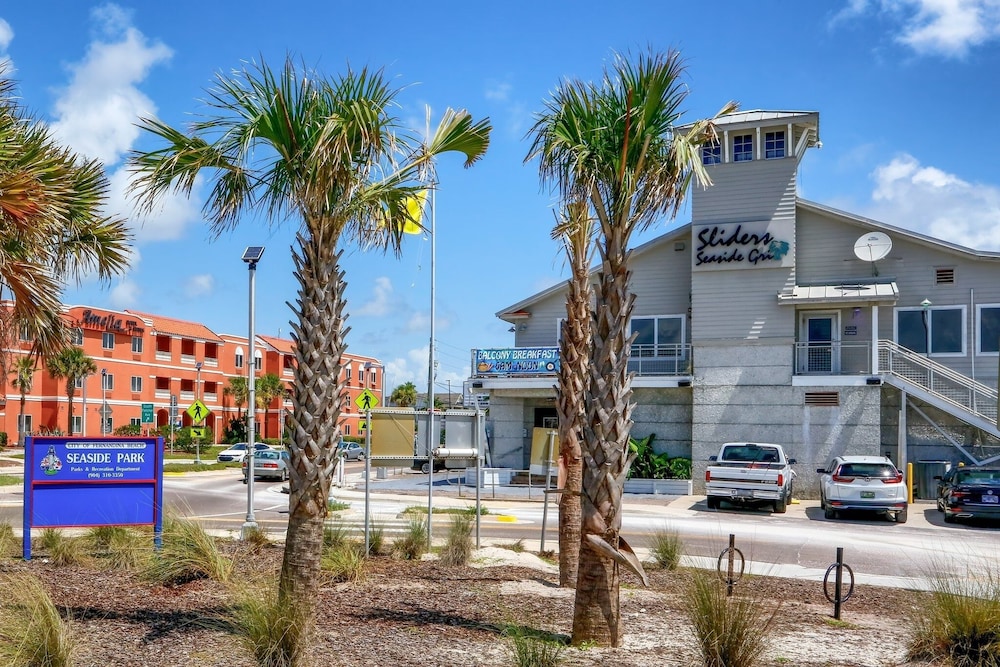 1943 S Fletcher 3 Bedroom Townhouse