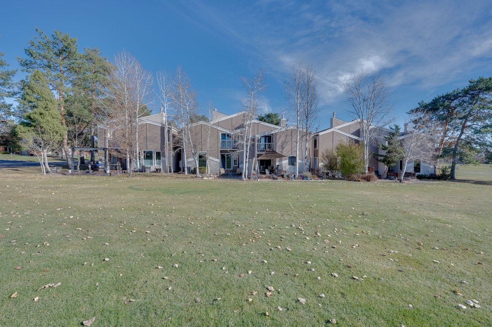 Loveland Townhome: Walkable to Lake & Park!
