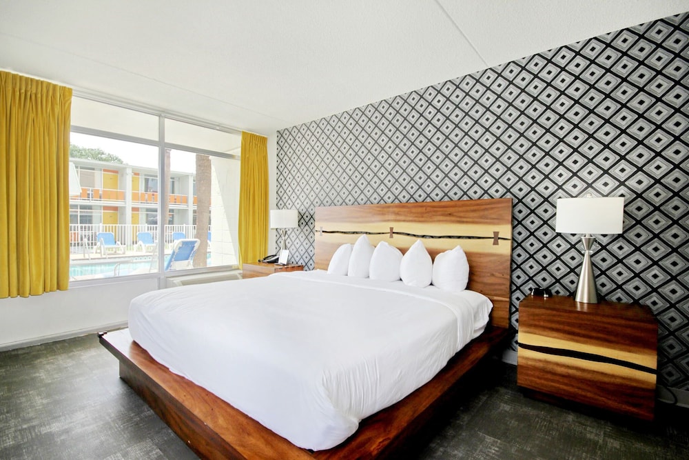 Holiday Shores - ADA Standard King Room view 3