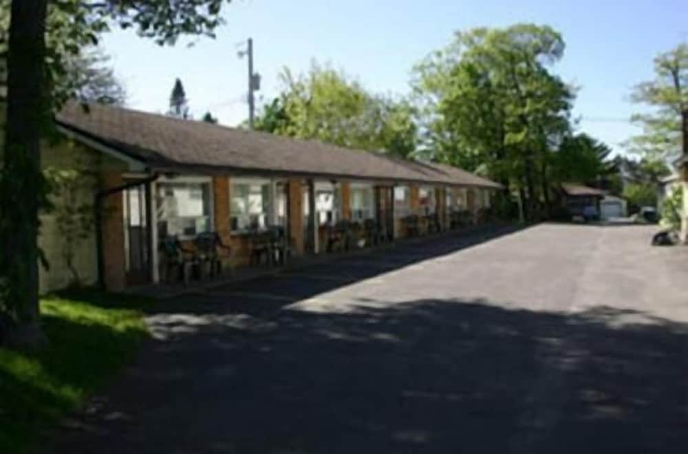 Skyline Motel