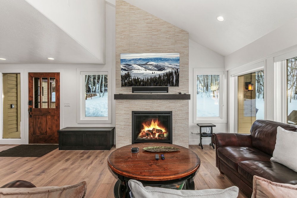 Queen Esther at Deer Valley Resort - Four Bedroom Condo with Hot Tub #2348 4 Condo