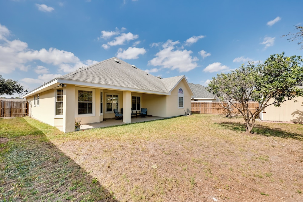 Fenced Yard: Home Near Hospitals in Edinburg!