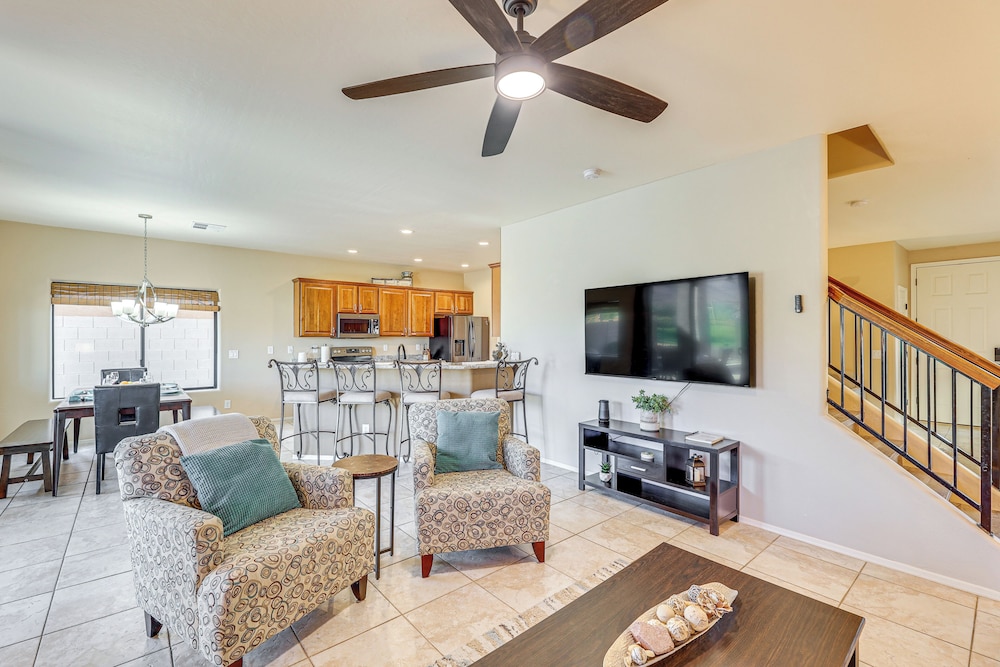 Gold Canyon Golfer's Getaway w/ Scenic Views!