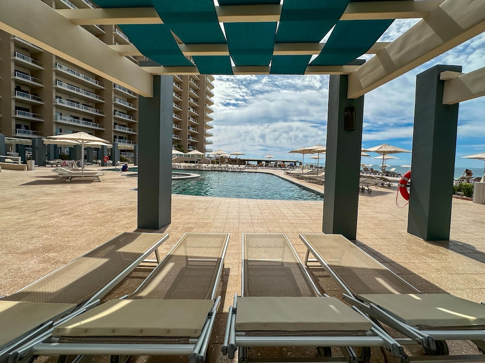 5BR Beachfront Luxury Condo