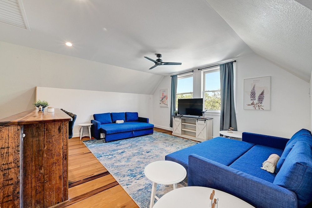Luxury Lakefront Escape on Lake Travis