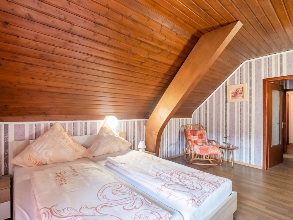 Holiday Home for Groups in Kinheim