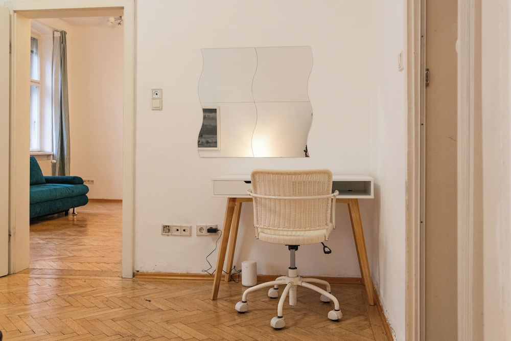 Comfort 3BR Apt Near Wiener Stadthalle