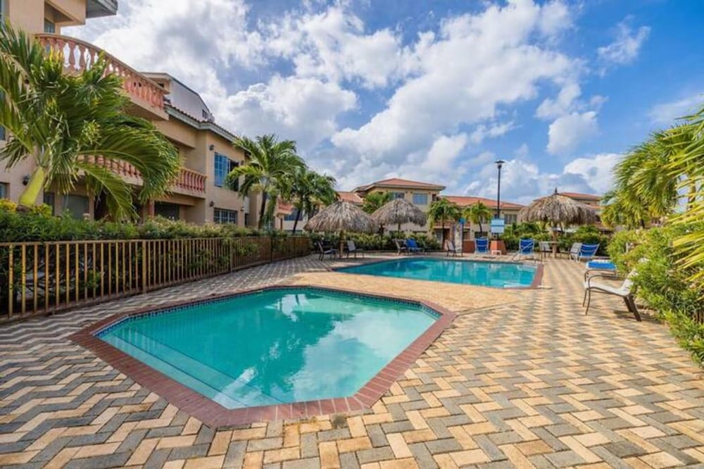 3BR Town Home in Gated Community Palm Beach