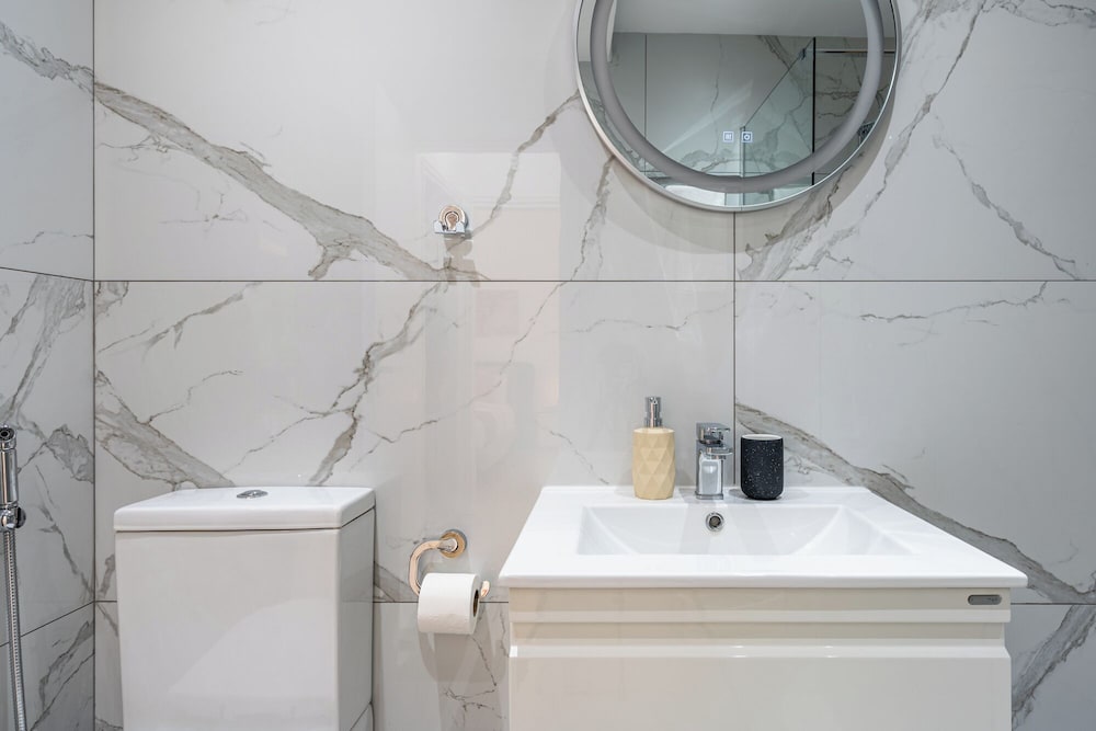 Averna - Breezy 2-BR Apt. in Larnaca