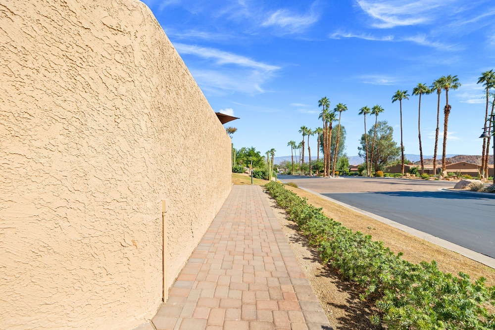 Ironwood Desert Retreat With Private Jacuzzi Scenic Views
