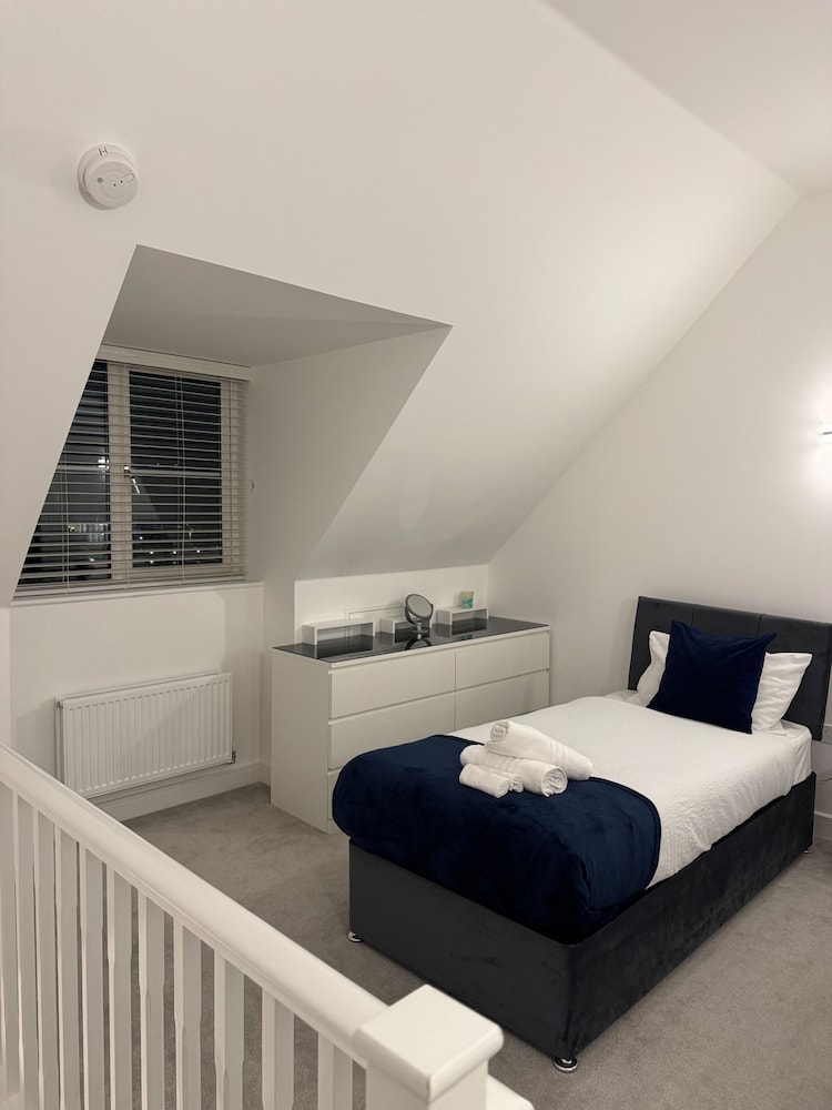 Luxurious Home Near Luton Airport. Suitable for Families and Contractors