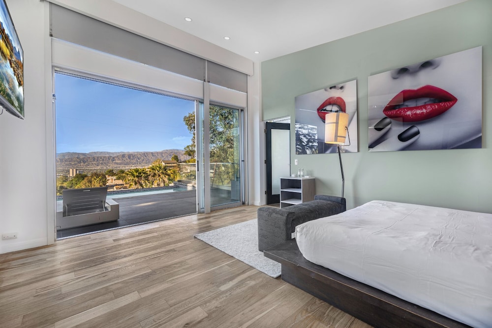 Mulholland View - Mid-century Modern Escape w/ Infinity Pool