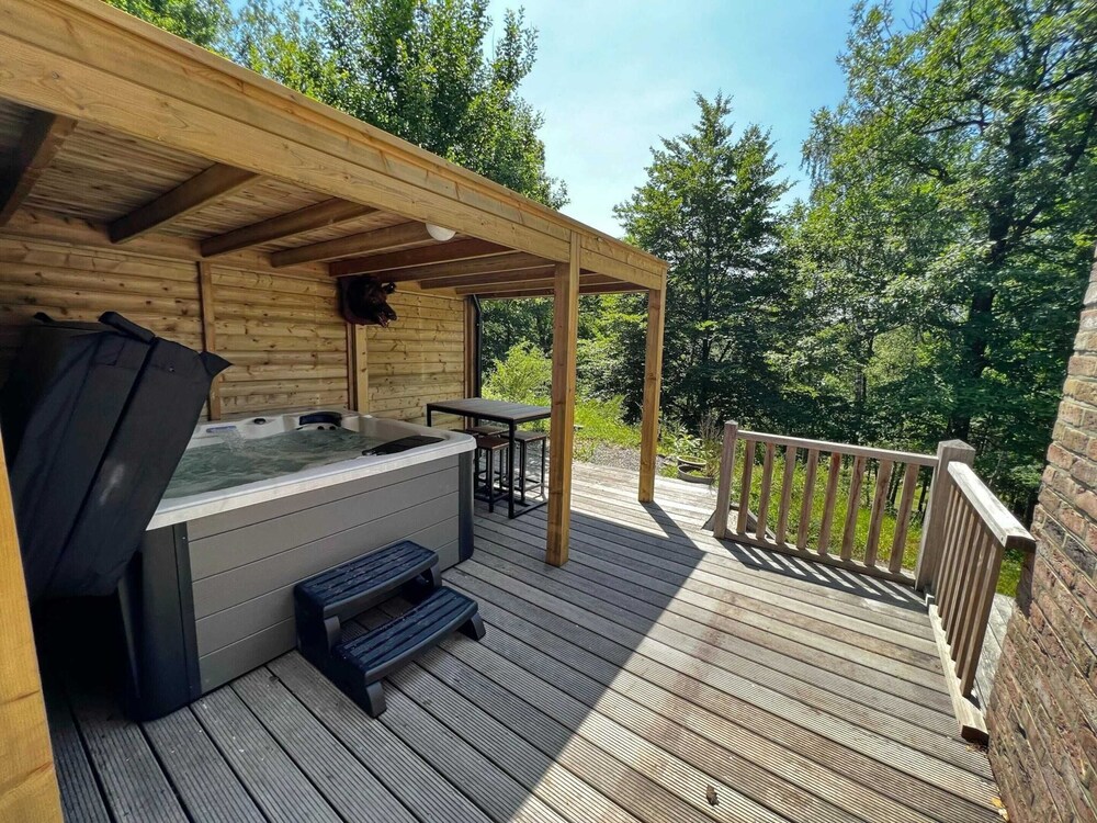 Villa in Durbuy With Jacuzzi & Golf Access