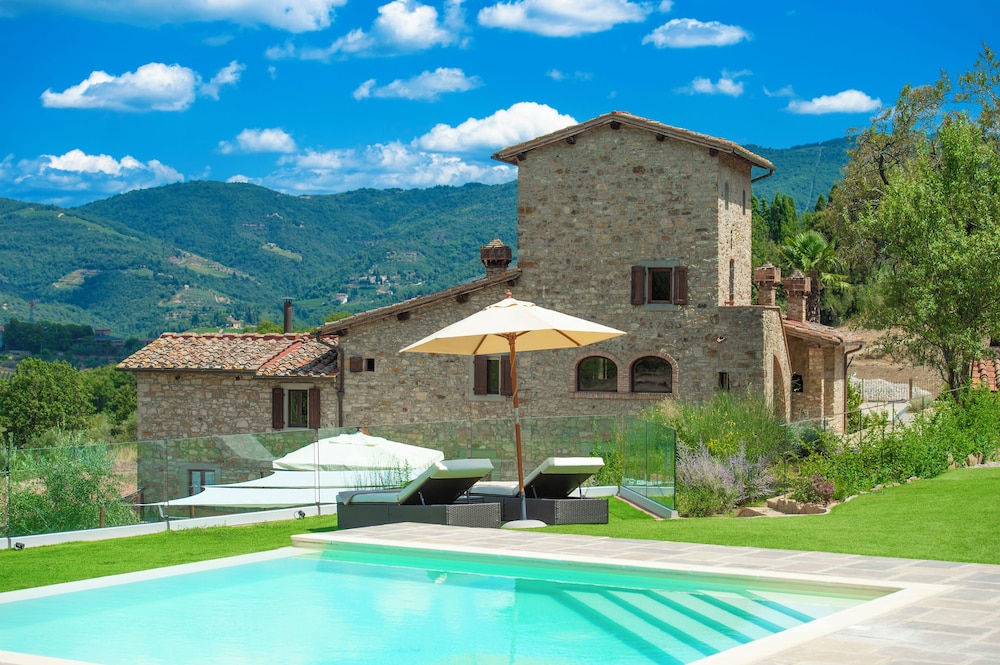 Villa Chianti With Panoramic Pool On The Vineyard