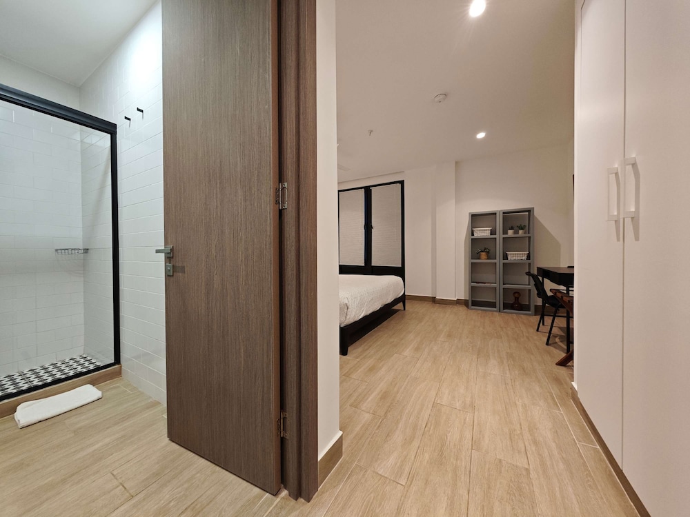 w Grandiose 1BR w Balcony in Casco Viejo