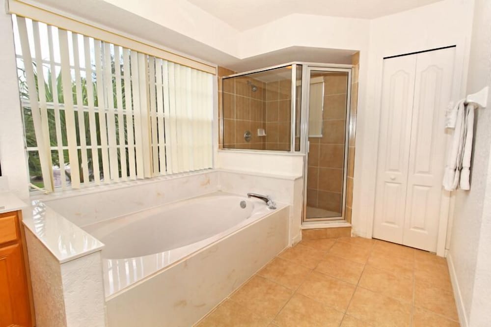 Birkdale Pool House - Image 5