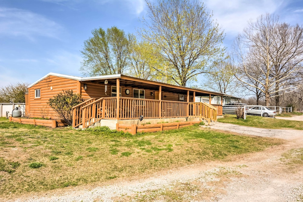 Bartlesville Vacations - Bartlesville Cabin w/ Pool, Hot Tub  Trampoline! - Property Image 4