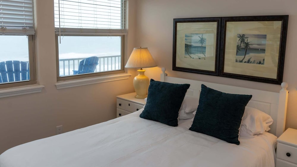 Penthouse Beachfront Views Renovated 4 Bedroom Condo