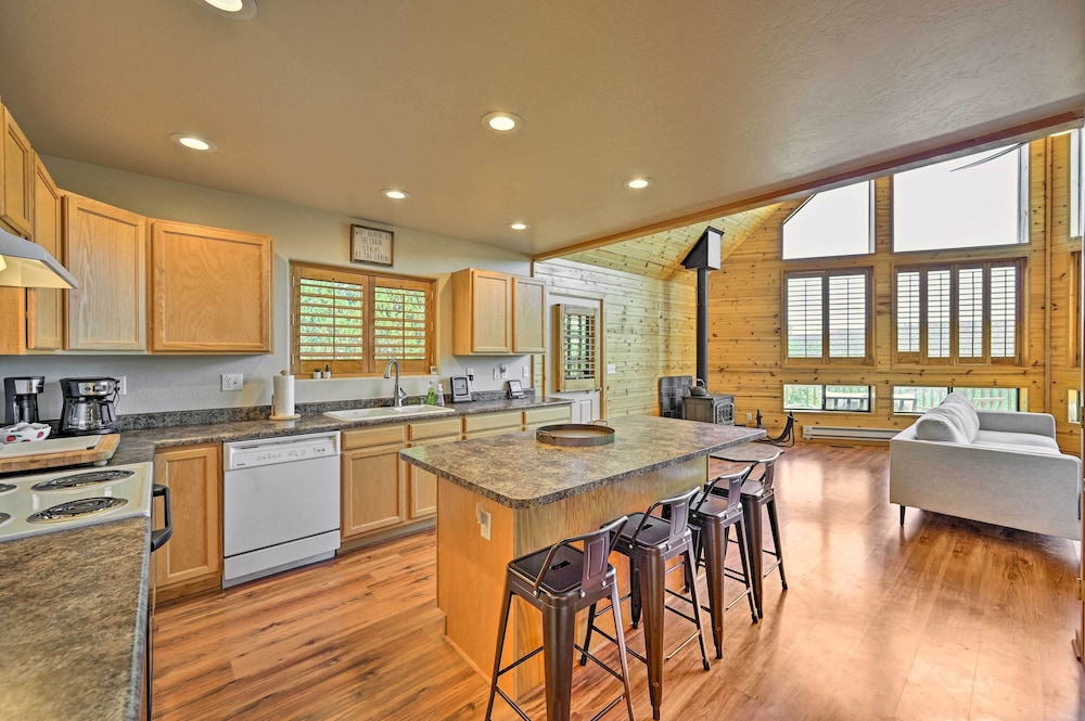 Payson Vacations - Chalet-style Pine Cabin w/ Wraparound Deck  Views - Property Image 4