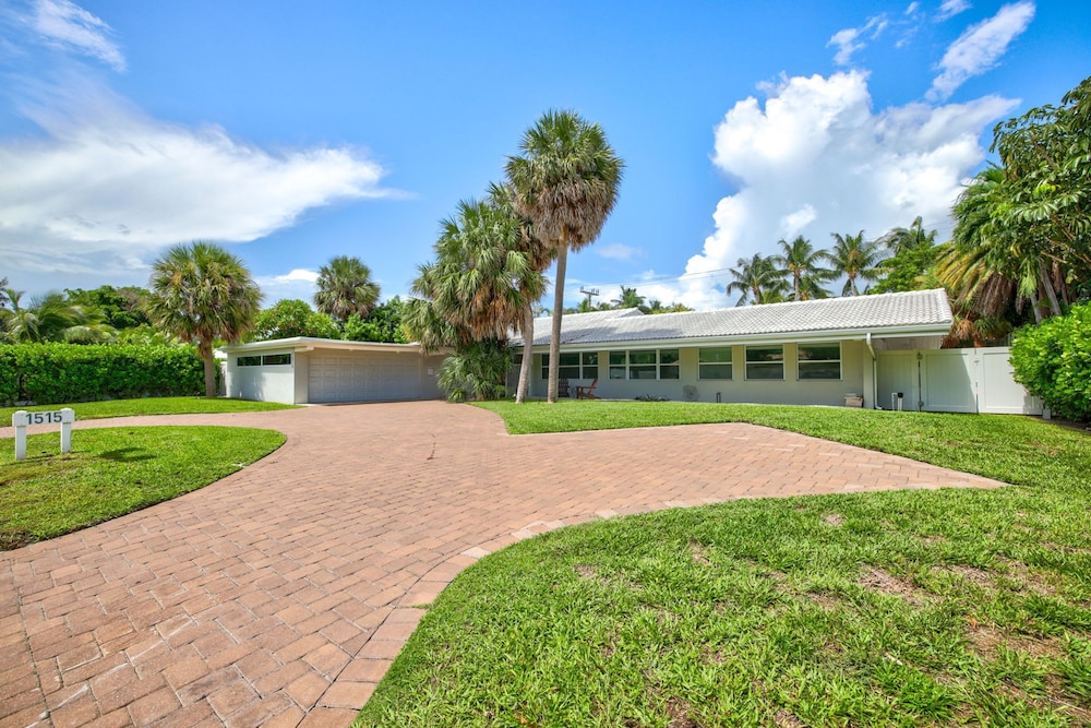 Seabreeze - 6BR Pool and Steps to Beach