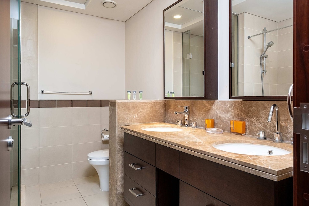 BellaVista -2 BR Apartment Fountain View