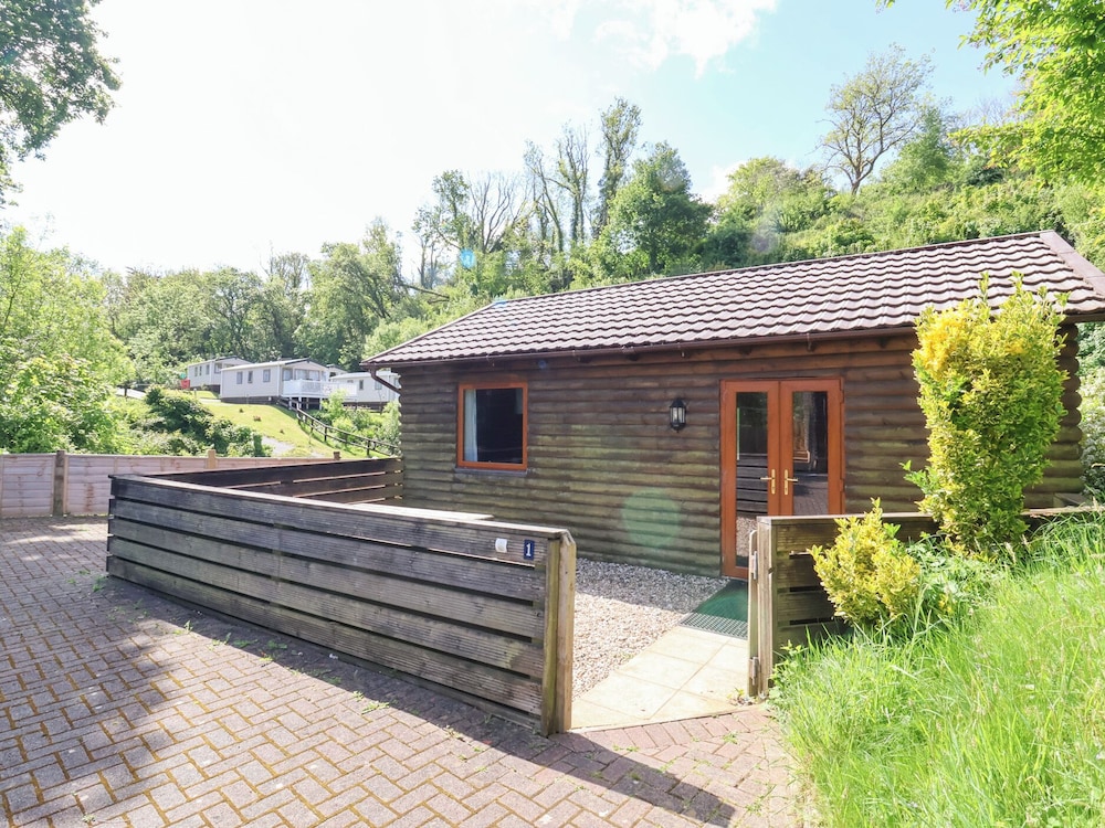 1 Manleigh Park