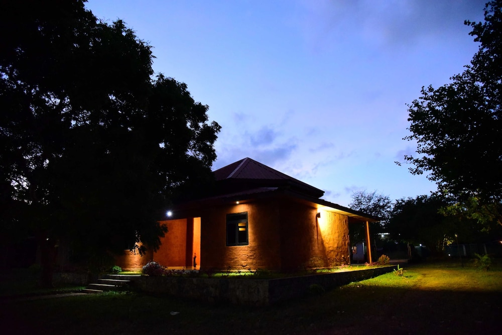 Indika Lake Resort
