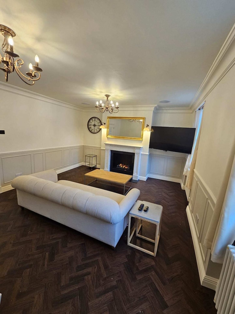 Elegant 3BD Flat Heart of London, Marylebone!