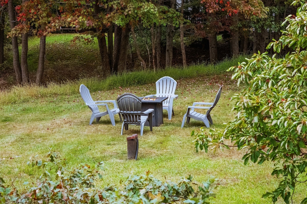 Emerald Bluff by Avantstay Lake Views Deck Fire Pit Game Room