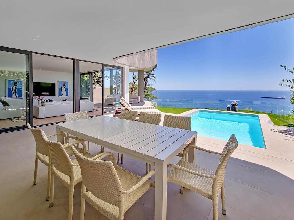Ocean Villa - Ultra Luxury Villa in Bantry Bay