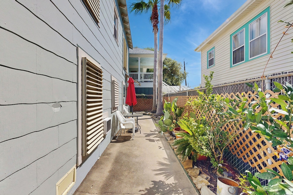 1BR Cozy Dog-friendly Home w/ Kitchenette & Patio