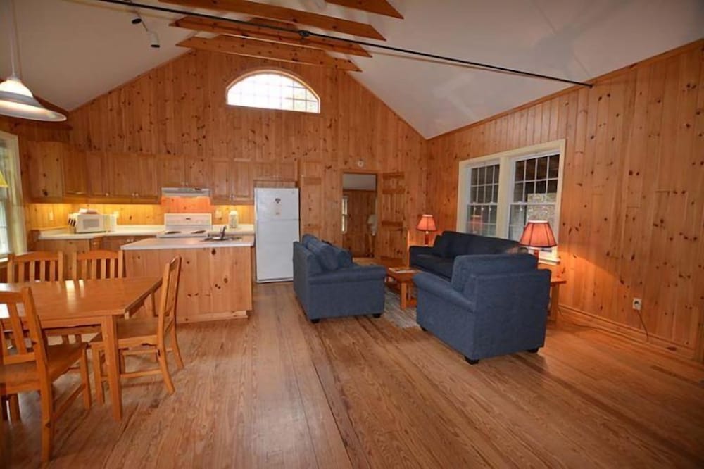 Port Cunnington Lodge