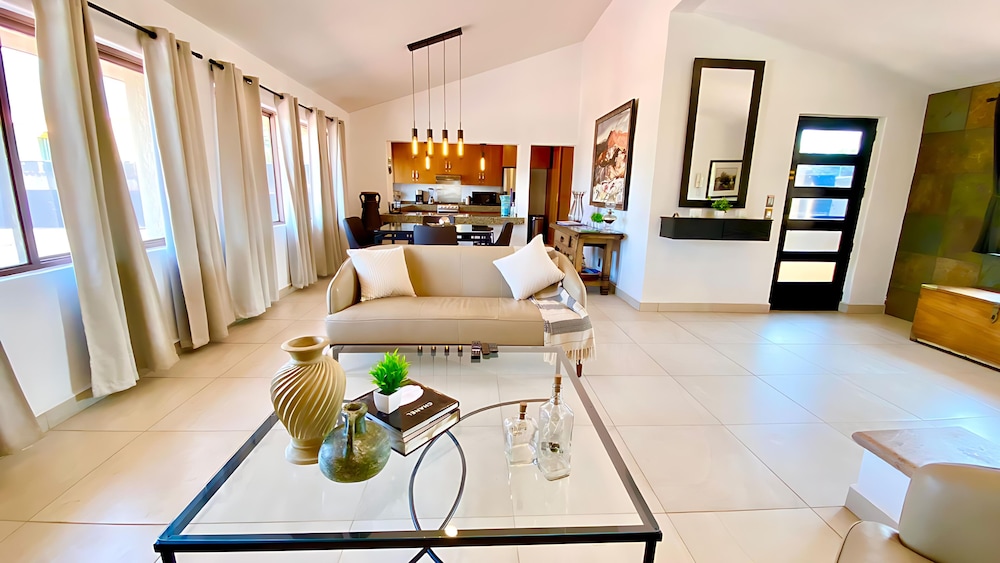 Large Modern Ajijic 1 King Bdrm Home -walk To Everything -gym -pickleball Court