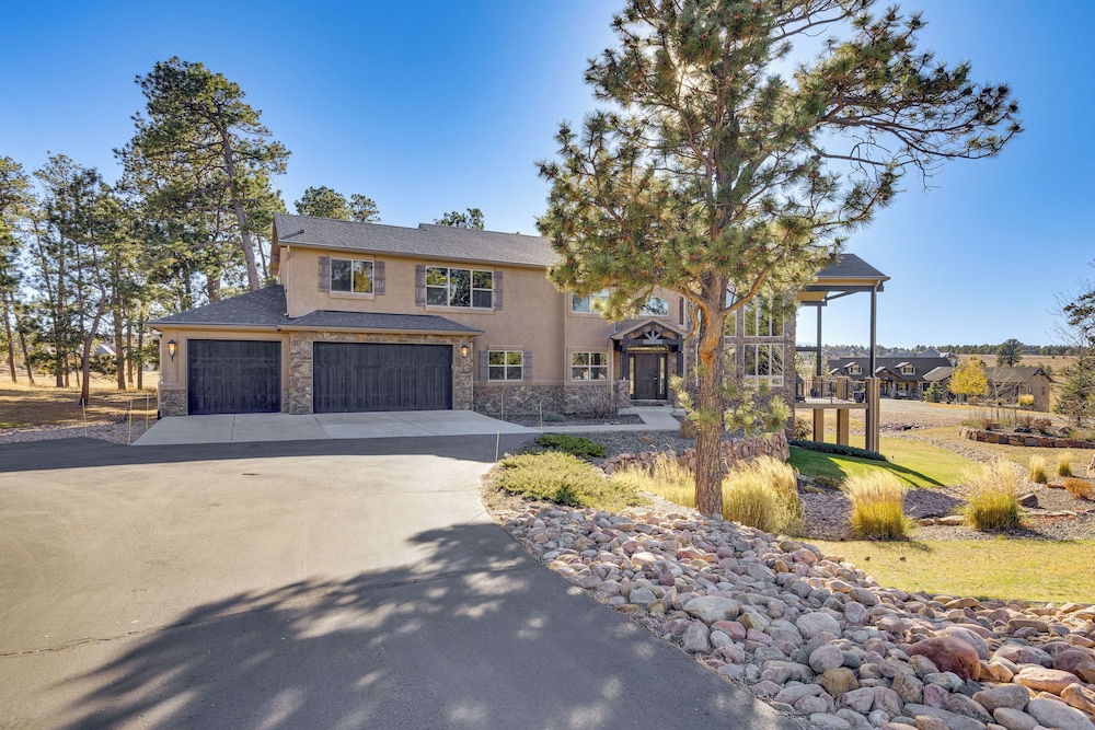 Hot Tub & Games Galore! Colorado Springs Retreat