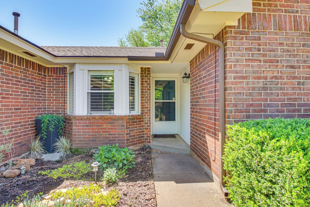 2 Mi to OU: Family-friendly Retreat w/ Patio!