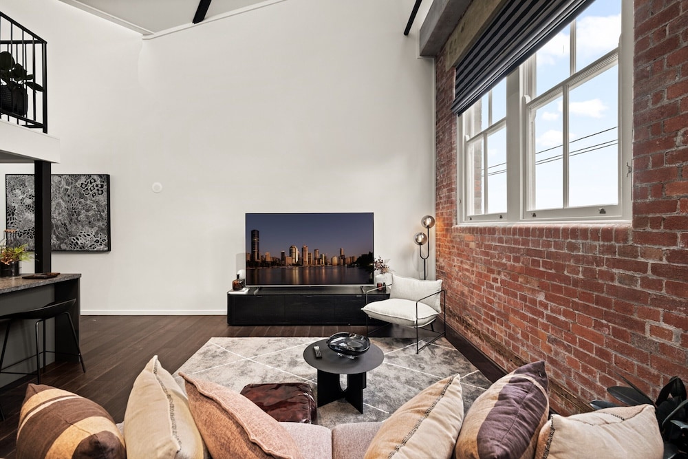 Stylish Riverside 2-bedroom Apartment in Teneriffe