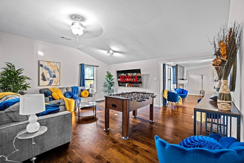 Spacious House-single Level Near Lake Huge Parking