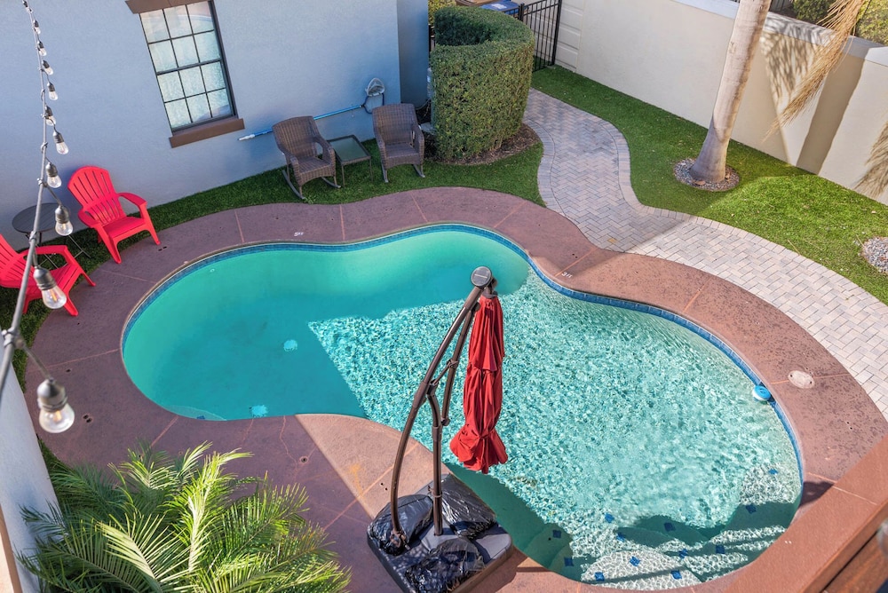 Inviting 5BR Villa in Reunion Resort