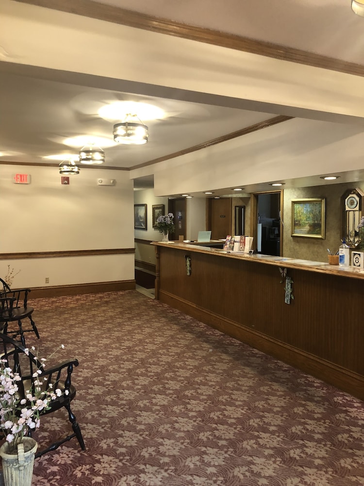 Bloomington Vacations - Hotel Nashville - Property Image 4