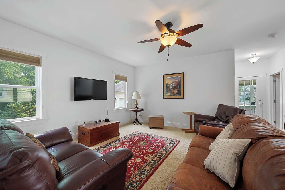 Classic Charm on Ashland For 8