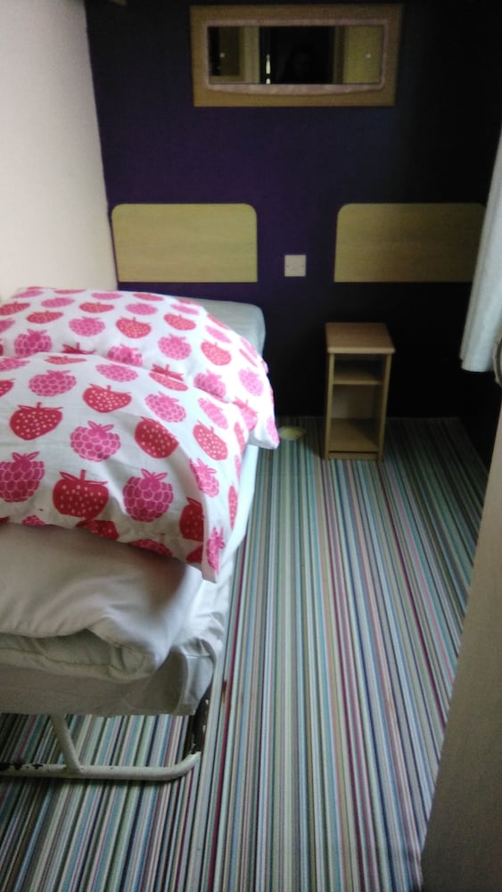 Stunning 3-bed Caravan in Camber Kitesurf Family view 4