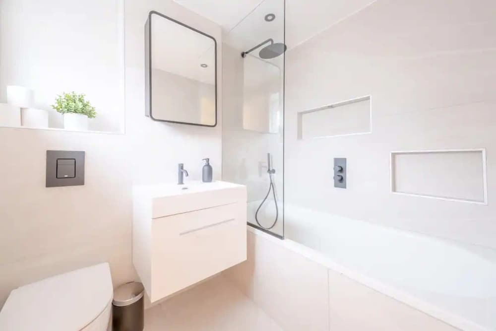 Central 3BD Flat With Balcony in Paddington
