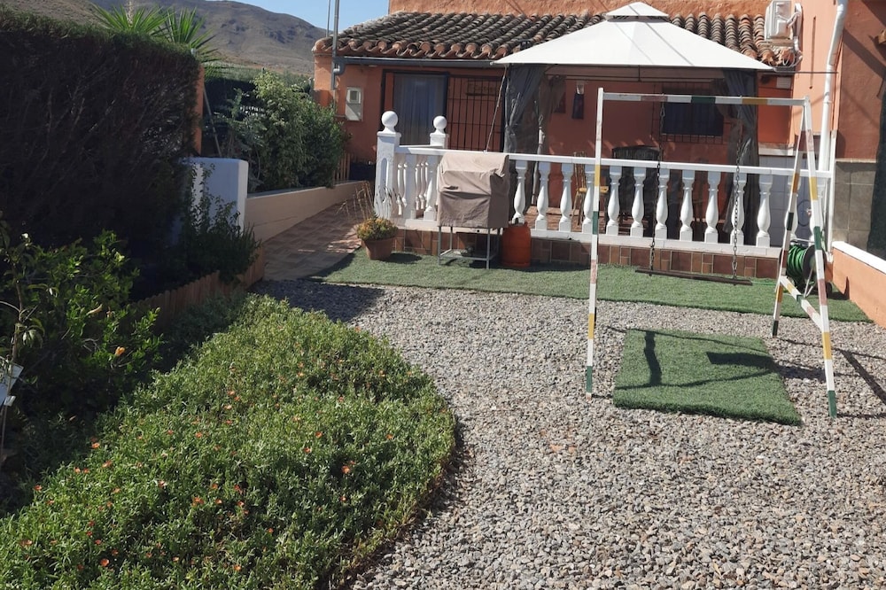 Lorca- Cottage - Sleeps 4 - pet Friendly - Pool