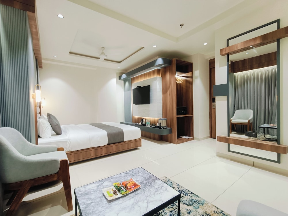 Hotel Maskan Surat