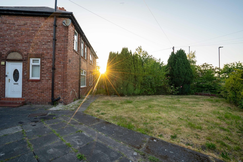 Comfy 3bed House-parking-garden