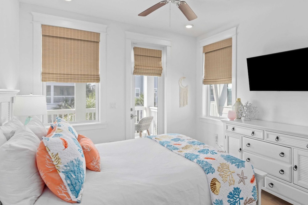 Walk to the Beach, Pool, 5bdr, 3 Porches Beach Sea-ker's Retreat by Avantstay